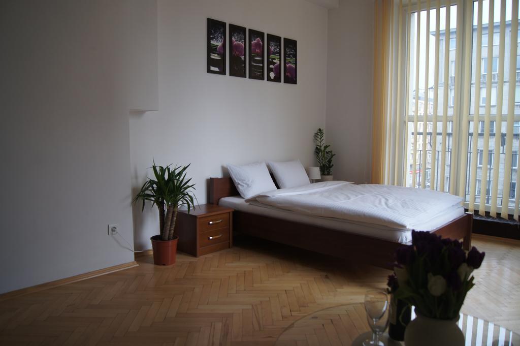 Krucza By Rental Apartments Warszawa Exteriör bild
